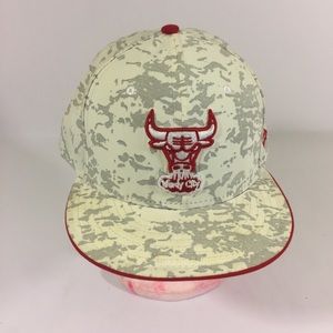 Used Chicago bulls camo fitted hat